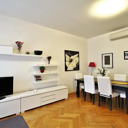 Apartamento Salvator - By Praga